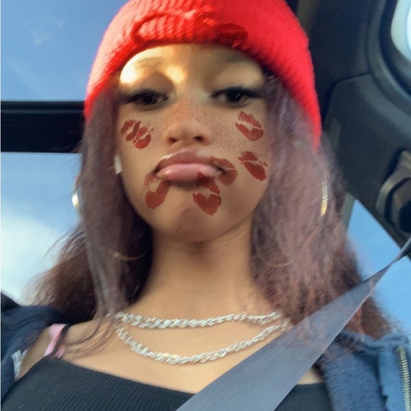 Meet your Posher, Christy - Picture 1 of 1